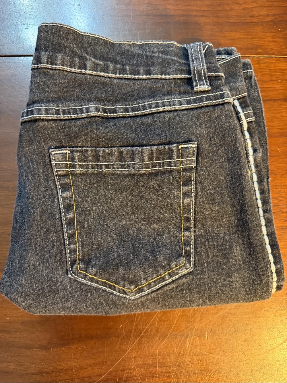 DG2 Diane Gilman Jeans Womens 10P Black medium wash Stretch w/ White Embroidery